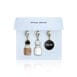 Un kit de 3 charms Miu Miu Parfums offert dès l’achat d’un parfum 50ml et plus dans la marque Miu Miu.